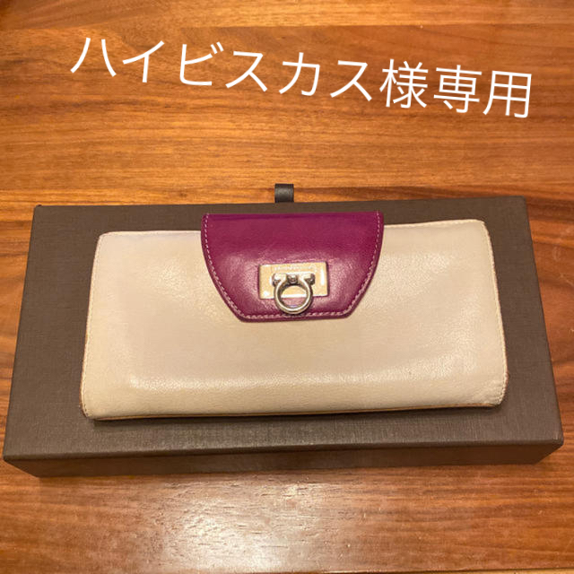 Ferragamo(フェラガモ)の【送料込】Ferragamo／フェラガモ　レディース長財布 レディースのファッション小物(財布)の商品写真