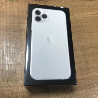 新品未開封　iPhone 11