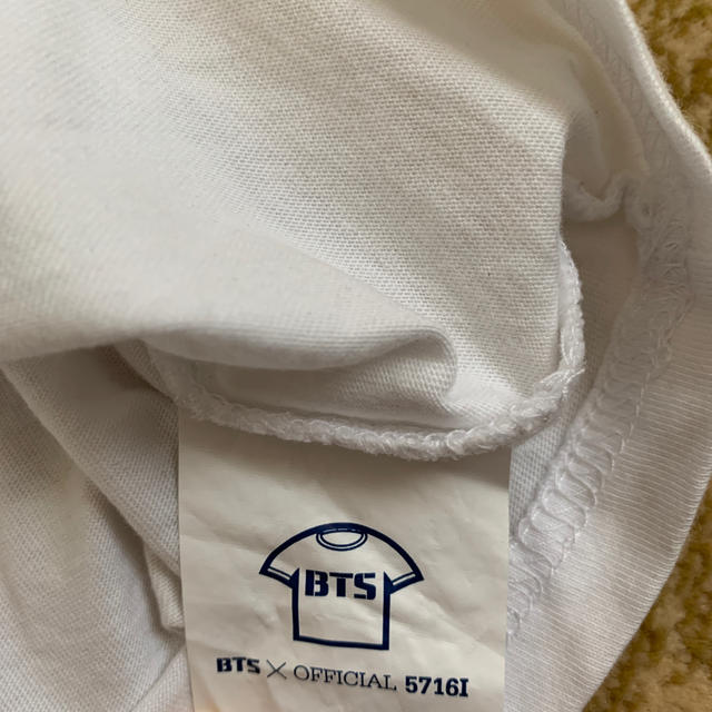 防弾少年団(BTS)(ボウダンショウネンダン)のBTS オフィシャルTシャツ エンタメ/ホビーのタレントグッズ(アイドルグッズ)の商品写真