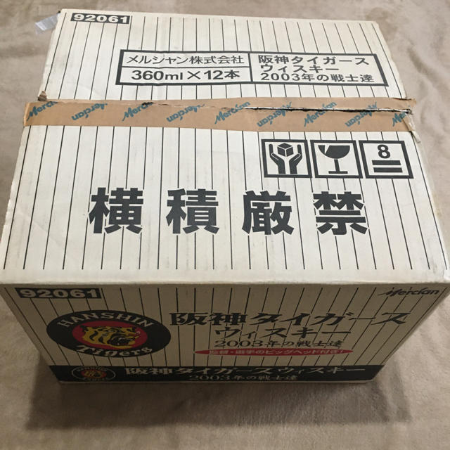 阪神タイガース(ハンシンタイガース)の阪神タイガース　ウィスキー2003年の戦士達 食品/飲料/酒の酒(ウイスキー)の商品写真