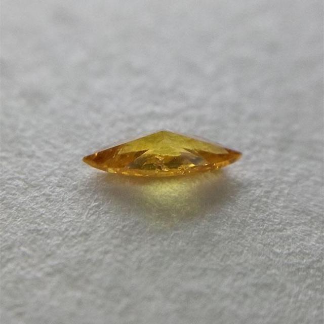 0.090 ct F.D. Ory. Yellow SI2 天然 ダイヤモンド