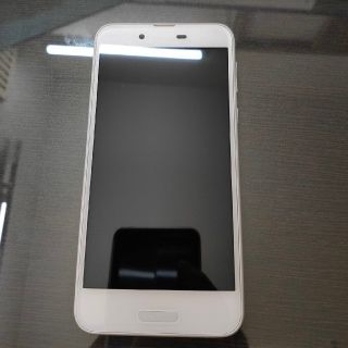 シャープ(SHARP)のUQ AQUOS SENSE SHV40 White 中古 本体のみ(スマートフォン本体)