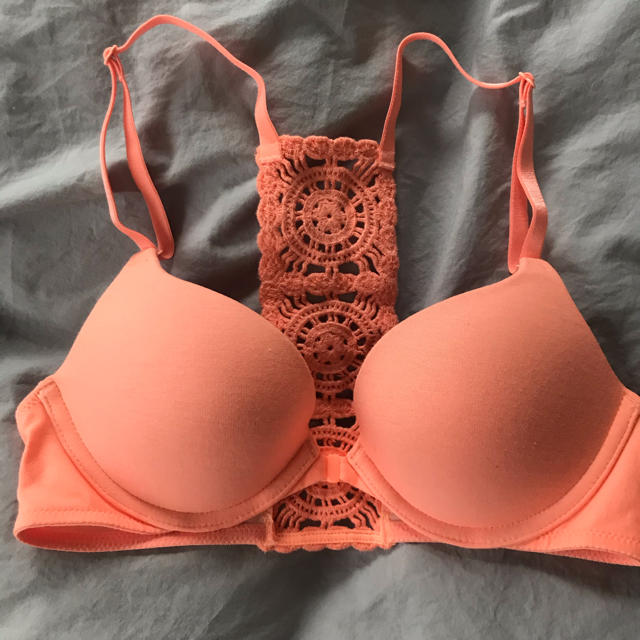 Victoria's Secret(ヴィクトリアズシークレット)のVictoria’s Secret push up Bra 32B レディースの下着/アンダーウェア(ブラ)の商品写真