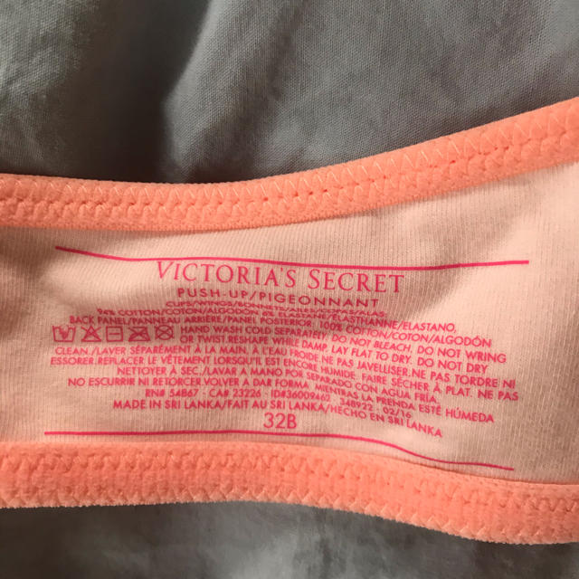 Victoria's Secret(ヴィクトリアズシークレット)のVictoria’s Secret push up Bra 32B レディースの下着/アンダーウェア(ブラ)の商品写真