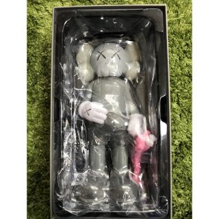 メディコムトイ(MEDICOM TOY)のKAWS SHARE GREY 新品(フィギュア)