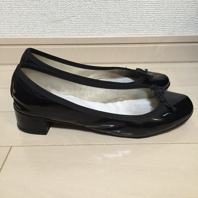 repetto(レペット)のあん様専用 レペットパテント黒 37.5 レディースの靴/シューズ(ハイヒール/パンプス)の商品写真