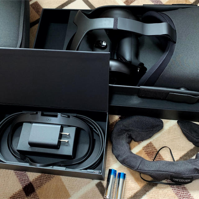 Oculus Quest 64GB ＋ ケース ＋カバー オキュラスクエスト スマホ/家電/カメラのテレビ/映像機器(その他)の商品写真