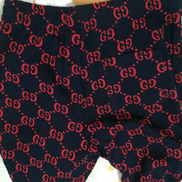 Gucci(グッチ)のヨーグルト様専用 レディースのパンツ(カジュアルパンツ)の商品写真