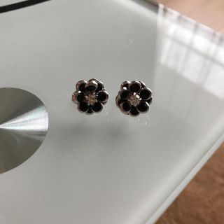 ブラックフラワーピアス(ピアス)