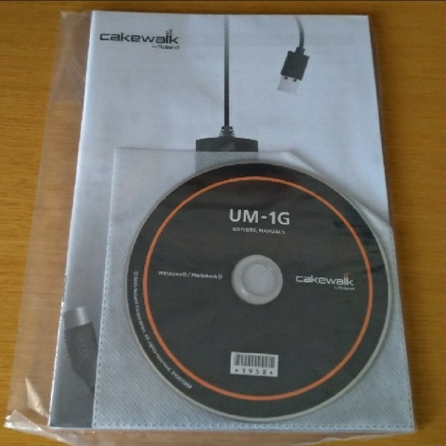 Roland(ローランド)の【DTM用品】Roland UM-1G USB MIDI interface 楽器のDTM/DAW(オーディオインターフェイス)の商品写真