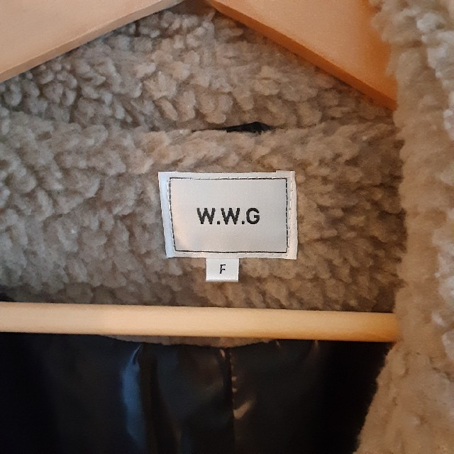 WHO'S WHO gallery(フーズフーギャラリー)のw.w.g　オーバーサイズ　ボア　ロングコート　ベージュ レディースのジャケット/アウター(ロングコート)の商品写真