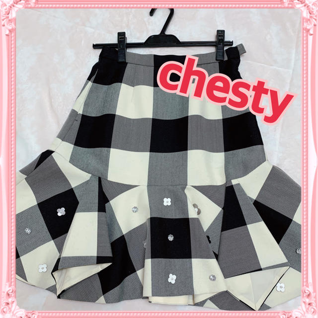 Chesty(チェスティ)のchesty フラワーモチーフフリルスカート　white レディースのスカート(ひざ丈スカート)の商品写真