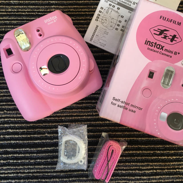 富士フイルム(フジフイルム)のチェキ♡instax mini 8＋♡ スマホ/家電/カメラのカメラ(フィルムカメラ)の商品写真
