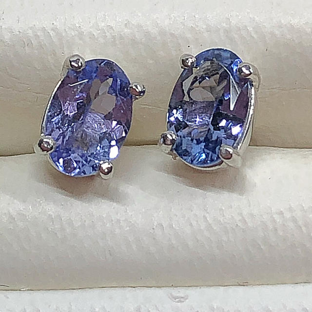 Sun様専用k18 wg ❣️タンザナイトピアス - notariarosaliamejia.com