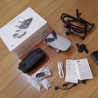 Mavic Mini

DJI　超小型ドローン(ホビーラジコン)