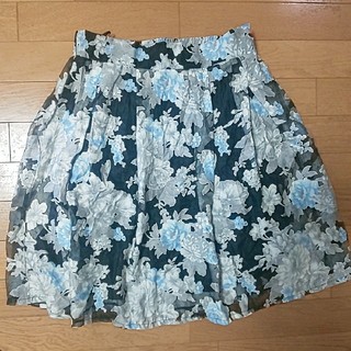 花柄のスカート(ひざ丈スカート)