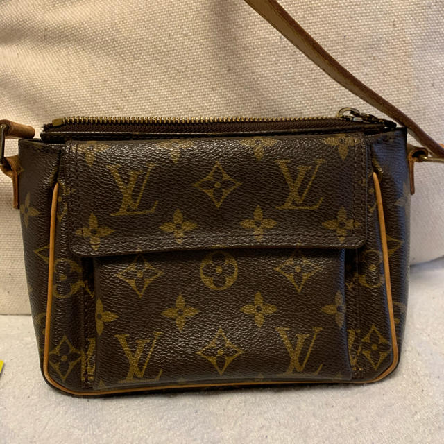 LOUIS VUITTON(ルイヴィトン)のLOUIS VUITTON ミニ　ショルダー レディースのバッグ(ショルダーバッグ)の商品写真