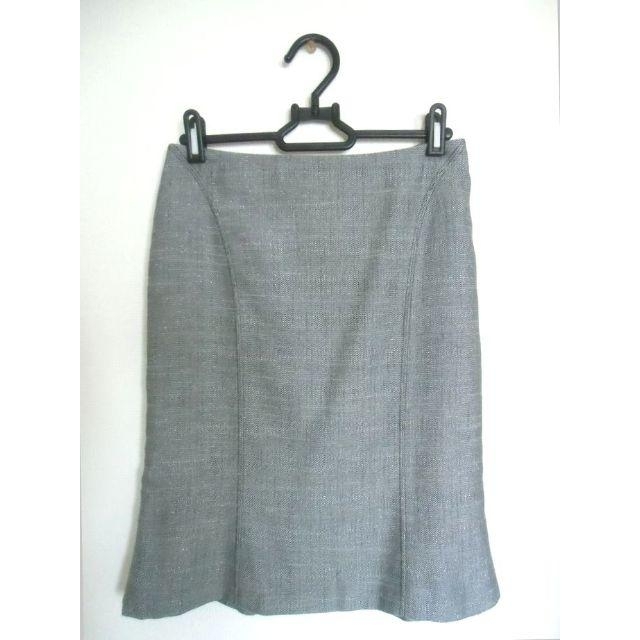 INED(イネド)の【値下げ】INED　裾揺れスカート　シルバーグレー　9号 レディースのスカート(ひざ丈スカート)の商品写真
