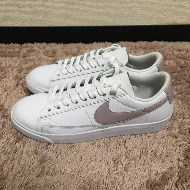 NIKE(ナイキ)の☆今だけ値下げ☆新品☆NIKE☆スニーカー☆ レディースの靴/シューズ(スニーカー)の商品写真