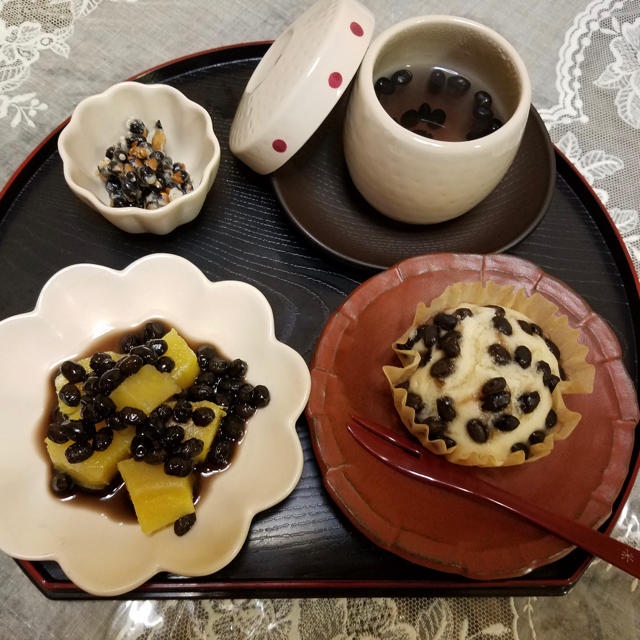 この可愛いお豆って何？北海道産 『幻の黒千石大豆』900g 食品/飲料/酒の食品(野菜)の商品写真