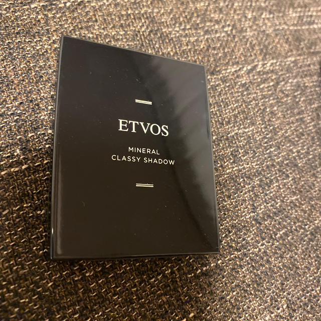 ETVOS(エトヴォス)のETVOS ミネラルクラッシィシャドー　アイカラー　プラウドレッド コスメ/美容のベースメイク/化粧品(アイシャドウ)の商品写真