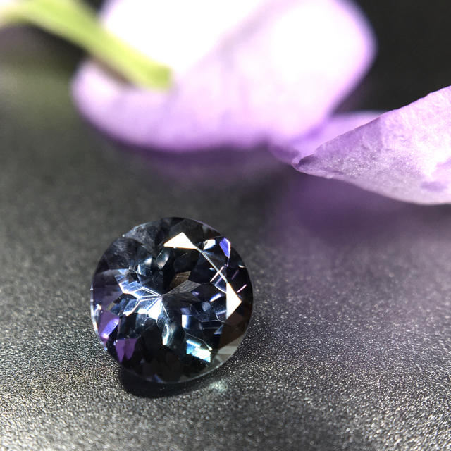 混ざり合う妖艶な蒼と蒼翠 0.6ct UP 天然 非加熱 タンザナイト ルース