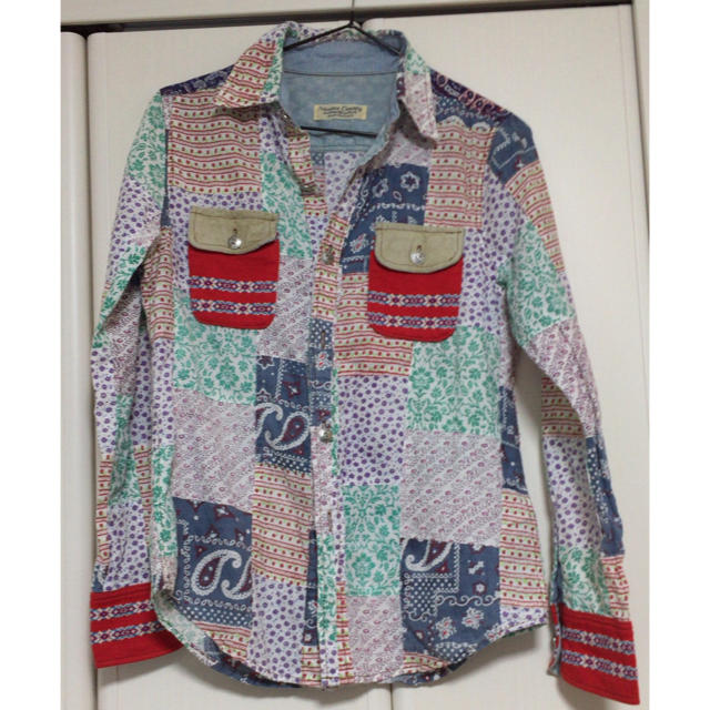 jean nassaus(ジーンナッソーズ)のJEAN NASSAUS パッチワークシャツ レディースのトップス(シャツ/ブラウス(長袖/七分))の商品写真