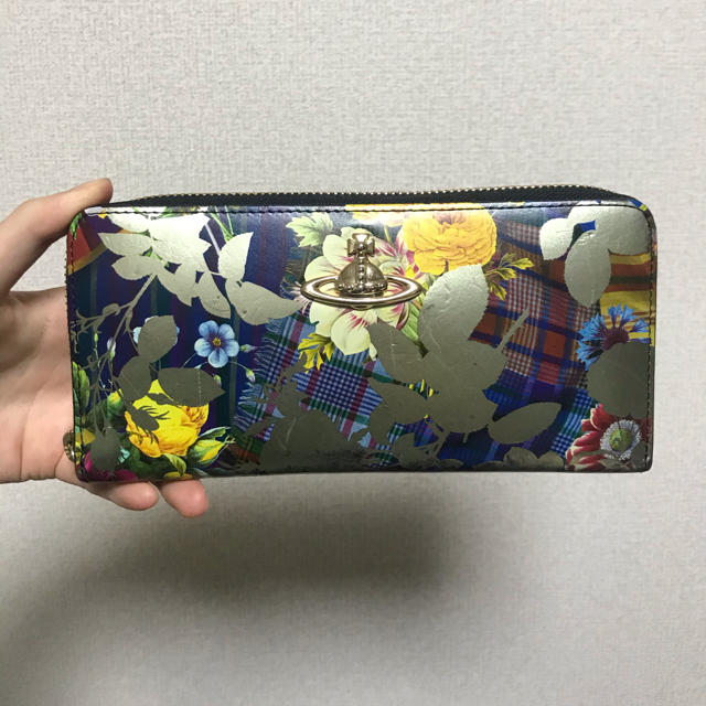 Vivienne Westwood(ヴィヴィアンウエストウッド)の美品✨ヴィヴィアンウエストウッド  長財布　正規品　花柄 レディースのファッション小物(財布)の商品写真