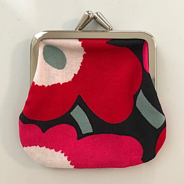 marimekko(マリメッコ)の🤲最終価格👛🗝【美品】マリメッコ　marimekko  ミニがま口ポーチ レディースのファッション小物(ポーチ)の商品写真