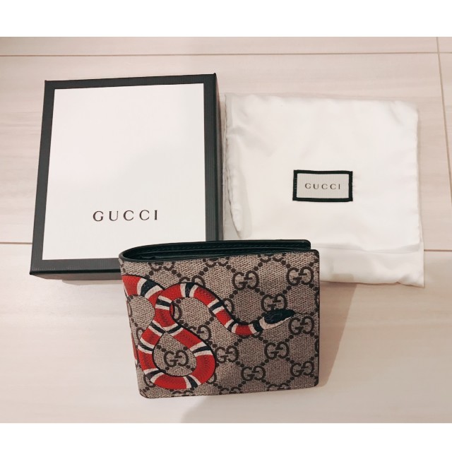 Gucci(グッチ)のGUCCI (グッチ) GGスプリームスネイクプリント二つ折り財布 メンズのファッション小物(折り財布)の商品写真