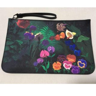 マークバイマークジェイコブス(MARC BY MARC JACOBS)のアリス絵柄 レザークラッチバッグ(クラッチバッグ)