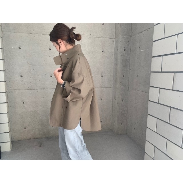 レディースeLLa 　
round slit flare blouson (khaki)