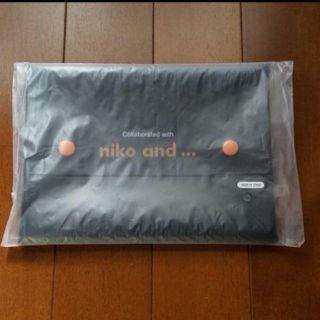 新品 ニコアンド niko and... ポーチBLACK+DECKERコラボ(ポーチ)