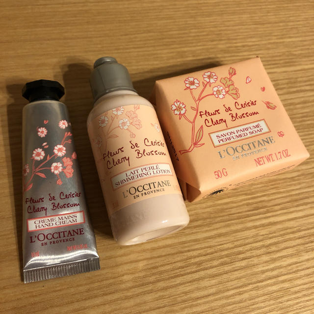 L'OCCITANE(ロクシタン)のロクシタン チェリーブロッサム 3点セット コスメ/美容のボディケア(ボディソープ/石鹸)の商品写真