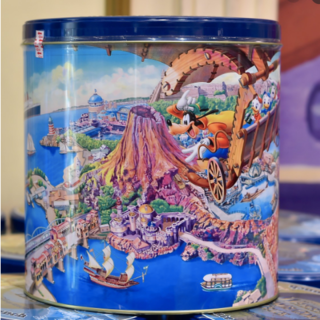 ディズニー(Disney)の【ディズニーシー】チョコレートクランチ（52個入り×2缶）(菓子/デザート)