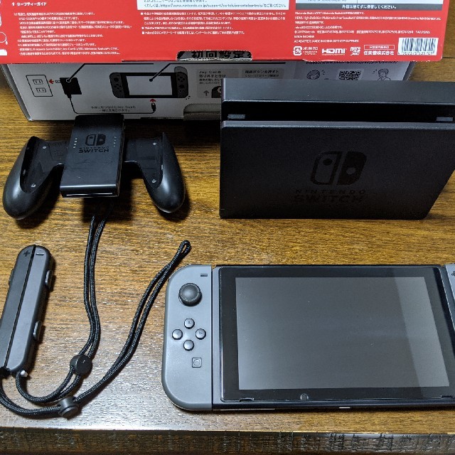 Nintendo Switch(ニンテンドースイッチ)のNintendo Switch JOY-CON グレー 本体  HAC-S-KA エンタメ/ホビーのゲームソフト/ゲーム機本体(家庭用ゲーム機本体)の商品写真