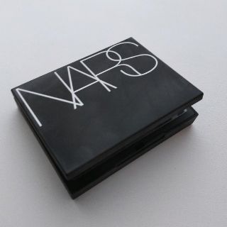 ナーズ(NARS)のライトリフレクティングセッティングパウダー プレスト(フェイスパウダー)