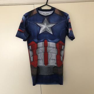 アンダーアーマー(UNDER ARMOUR)のアンダーアーマー  コンプレッションＴ　キャプテンアメリカ柄(Tシャツ/カットソー(半袖/袖なし))