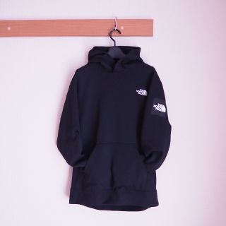 ザノースフェイス(THE NORTH FACE)のノースフェイス　ボックスロゴパーカー　黒(パーカー)