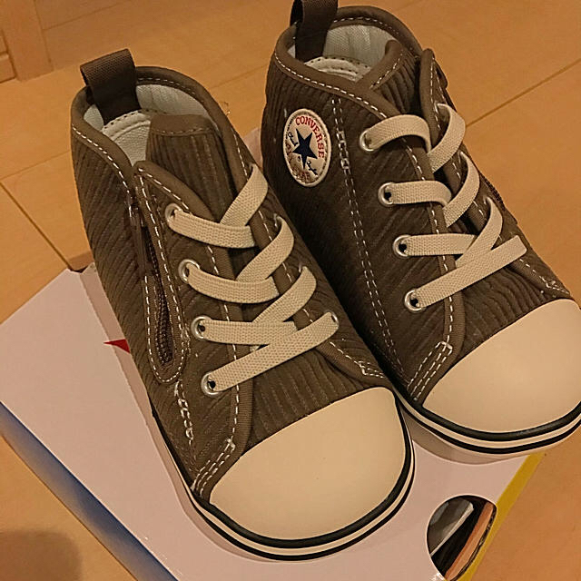 CONVERSE(コンバース)のコンバース ベビー　コーデュロイブラウン キッズ/ベビー/マタニティのキッズ靴/シューズ(15cm~)(スニーカー)の商品写真