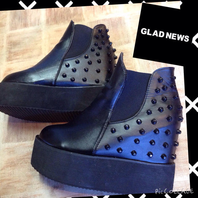 GLAD NEWS(グラッドニュース)のGLADNEWS☆スタッズショートブーツ レディースの靴/シューズ(ブーツ)の商品写真