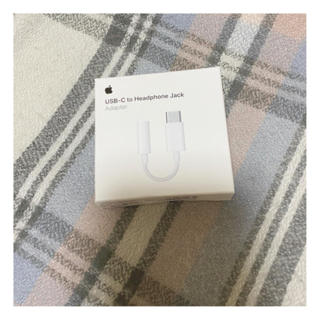 Apple(アップル)のApple USB-C ヘッドフォンジャックアダプタ スマホ/家電/カメラのスマホアクセサリー(ストラップ/イヤホンジャック)の商品写真