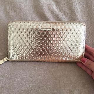 ケイトスペードニューヨーク(kate spade new york)の長財布GOLDドット型押し75%OFF!(財布)