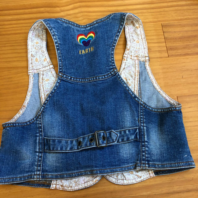 EARTHMAGIC(アースマジック)のアースマジック デニムベスト キッズ/ベビー/マタニティのキッズ服女の子用(90cm~)(ジャケット/上着)の商品写真