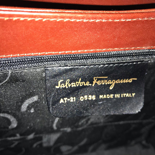 Ferragamo(フェラガモ)の【フェラガモ】【正規品】ケリーバッグ　【最終値下げ】早い者勝ち レディースのバッグ(ハンドバッグ)の商品写真