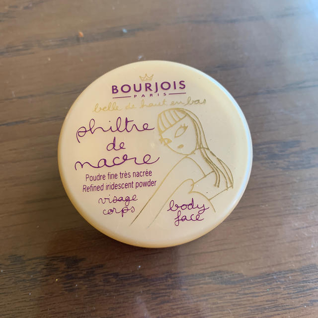 bourjois(ブルジョワ)のブルジョワ　フィルトル　ドゥ　ナクル　ミル　キャラ62 コスメ/美容のベースメイク/化粧品(アイシャドウ)の商品写真