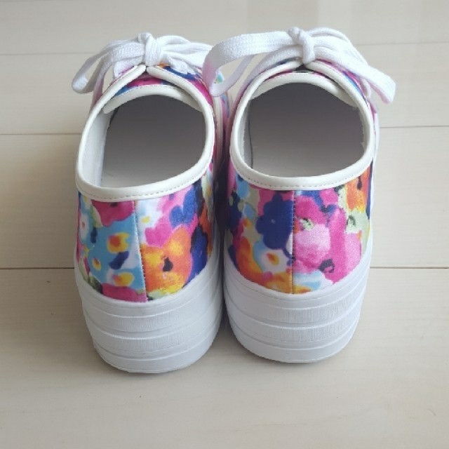 春にぴったり♡花柄厚底スニーカー ハイソール レディースの靴/シューズ(スニーカー)の商品写真
