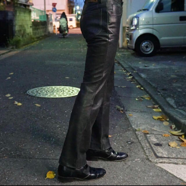 JOHN LAWRENCE SULLIVAN(ジョンローレンスサリバン)のリョウタカシマ レザーパンツ メンズのパンツ(スラックス)の商品写真