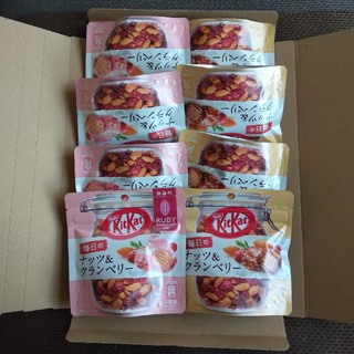 ネスレ(Nestle)のキットカット　ナッツ＆クランベリー　2種類×4袋(菓子/デザート)