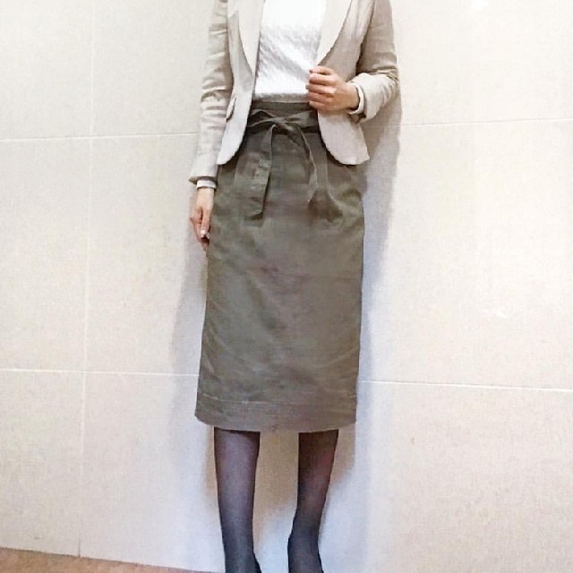 UNIQLO(ユニクロ)のUNIQLO ハイウエストベルテッドナロースカート レディースのスカート(ひざ丈スカート)の商品写真